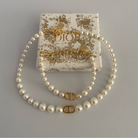 Dior Elegant Gold and Pearl Necklace Set - Picture 1 of 6